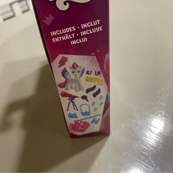 My Little Pony Make Your Mark Toy Cutie Mark Magic Zipp Storm Mini-Figure - Picture 4 of 8